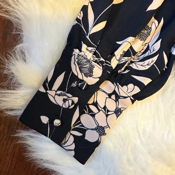 ANN TAYLOR Magnolia Garden Floral Button Cuff Long Sleeve Shirt Navy Cream M - Picture 4 of 5